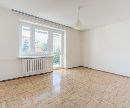 Na sprzedaż mieszkanie 2-pokojowe w Ujściu - z piwnicą i dużą loggią