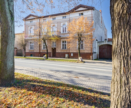 Wyjątkowa kamienica z dużą działką w centrum Chojnic.