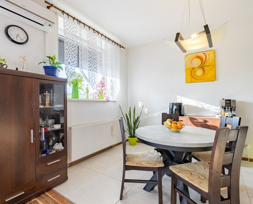 Przestronne mieszkanie 74 m² na Osiedlu Górnym w Pile – balkon, klimatyzacja, winda
Mieszkanie na sprzedaż 74 m² – Osiedle Górne, Piła, ul. Szybowników
Komfortowe mieszkanie 74 m² z balkonem i klimatyzacją – Piła Osiedle Górne
Na sprzedaż: jasne mieszkanie 74 m² z windą i piwnicą – Piła, Osiedle Górne
Mieszkanie 74 m² na Osiedlu Górnym w Pile – idealne dla rodziny - 7