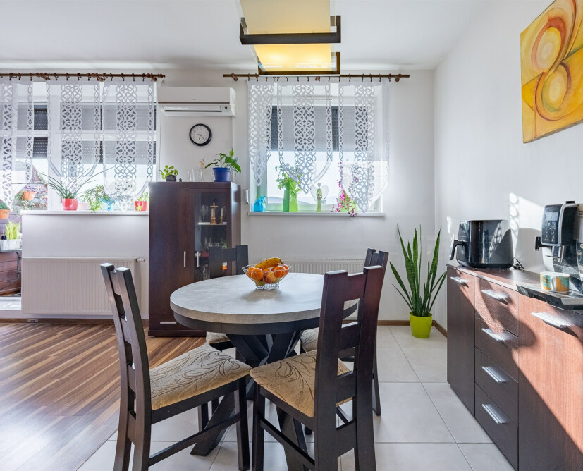 Przestronne mieszkanie 74 m² na Osiedlu Górnym w Pile – balkon, klimatyzacja, winda
Mieszkanie na sprzedaż 74 m² – Osiedle Górne, Piła, ul. Szybowników
Komfortowe mieszkanie 74 m² z balkonem i klimatyzacją – Piła Osiedle Górne
Na sprzedaż: jasne mieszkanie 74 m² z windą i piwnicą – Piła, Osiedle Górne
Mieszkanie 74 m² na Osiedlu Górnym w Pile – idealne dla rodziny - 6