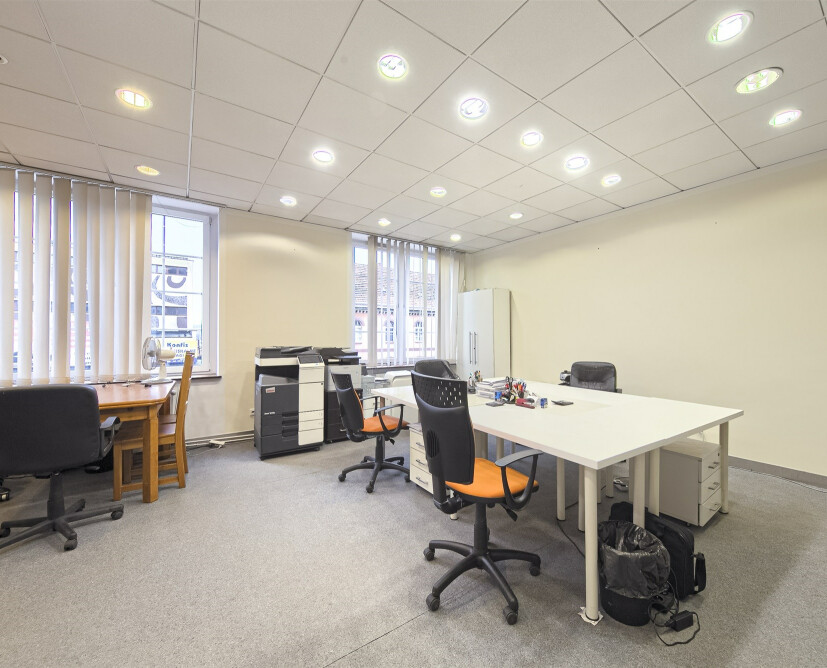 Lokal biurowy na wynajem Piła – ul. Śródmiejska, 43 m², centrum, budynek z windą - 1