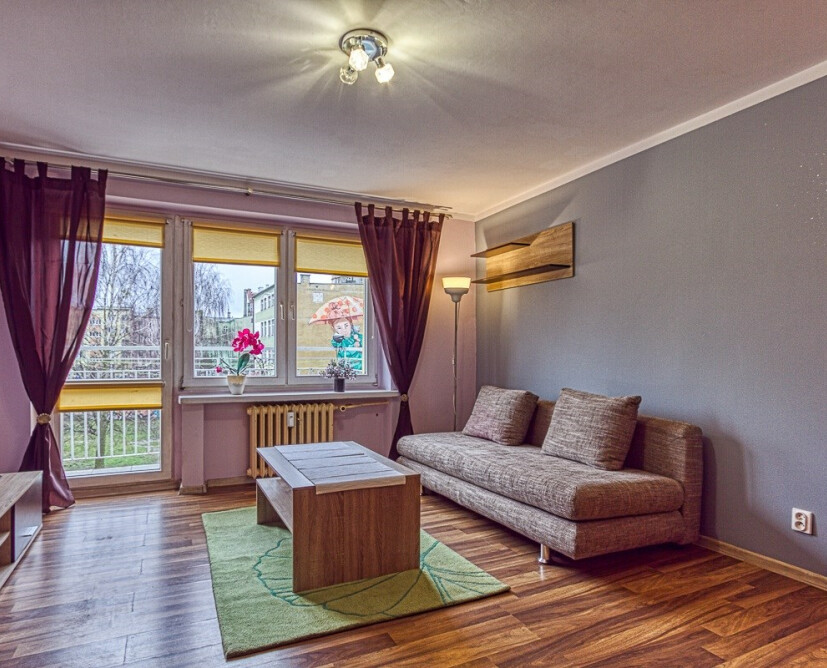 Na wynajem mieszkanie - kawalerka w Centrum Piły, umeblowana z balkonem i piwnicą<br />
&nbsp; - 1