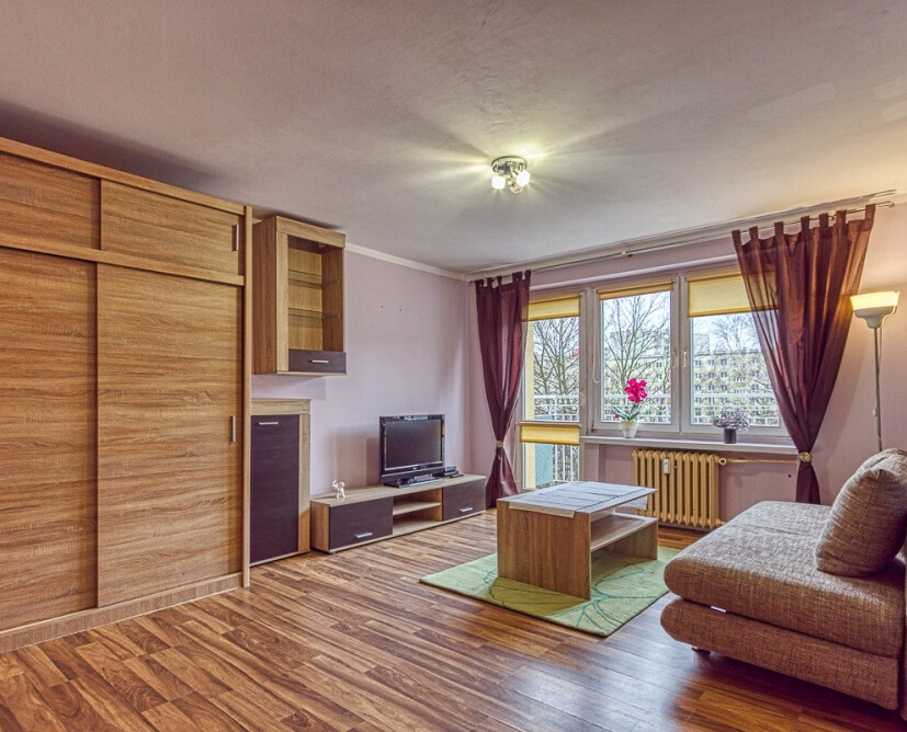 Na wynajem mieszkanie - kawalerka w Centrum Piły, umeblowana z balkonem i piwnicą<br />
&nbsp; - 2