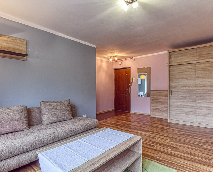 Na wynajem mieszkanie - kawalerka w Centrum Piły, umeblowana z balkonem i piwnicą<br />
&nbsp; - 3