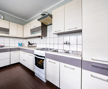 Na wynajem 2 pokojowe mieszkanie z ogródkiem i garaże Jeziorki Kosztowskie. - 4