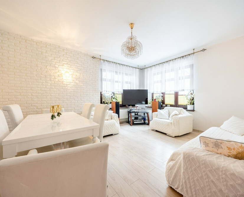 Unikalne mieszkanie blisko 90mkw Pile z 2 garażami i ogrodem – Okazja! - 1