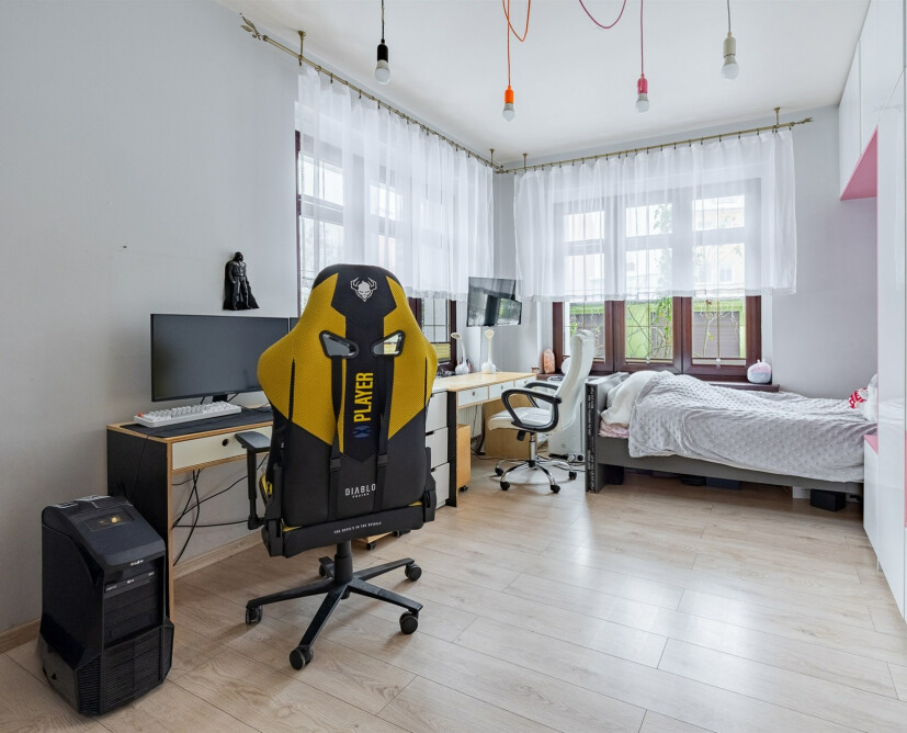 Unikalne mieszkanie blisko 90mkw Pile z 2 garażami i ogrodem – Okazja! - 10