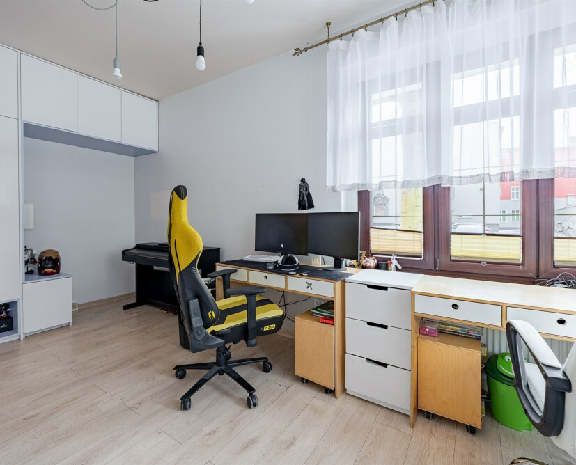 Unikalne mieszkanie blisko 90mkw Pile z 2 garażami i ogrodem – Okazja! - 11