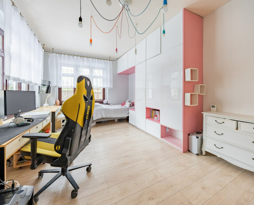 Unikalne mieszkanie blisko 90mkw Pile z 2 garażami i ogrodem – Okazja! - 12