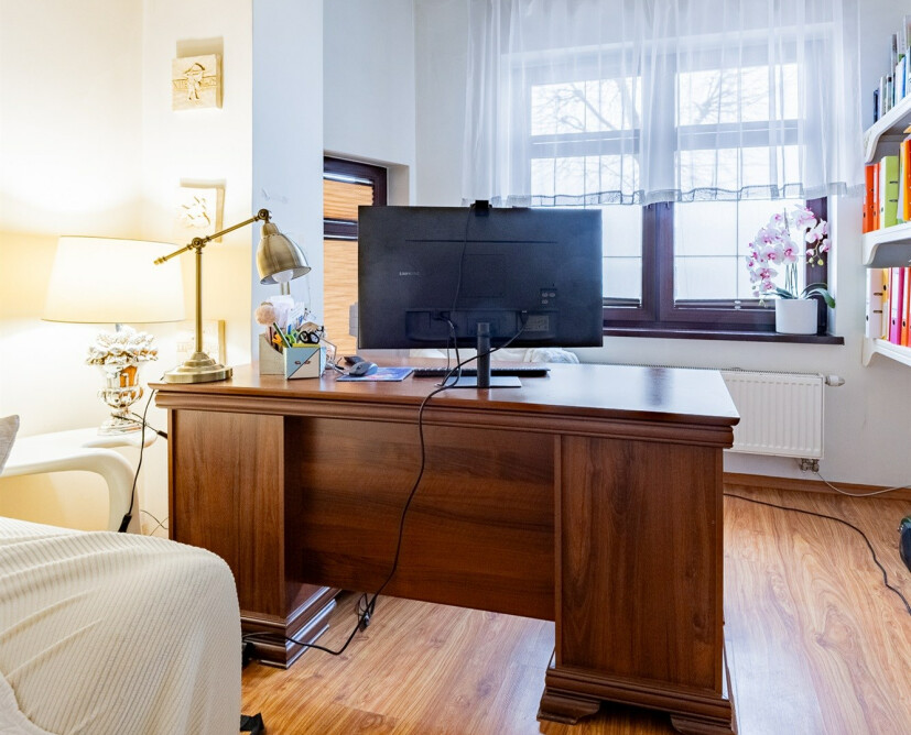 Unikalne mieszkanie blisko 90mkw Pile z 2 garażami i ogrodem – Okazja! - 14