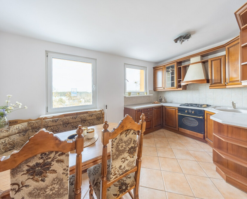 Słoneczne, dwustronne mieszkanie 46,9 m² z balkonem i ciepłą kuchnią. Gotowe do zamieszkania, po termomodernizacji. Komfort, światło i wygoda na co dzień. - 3