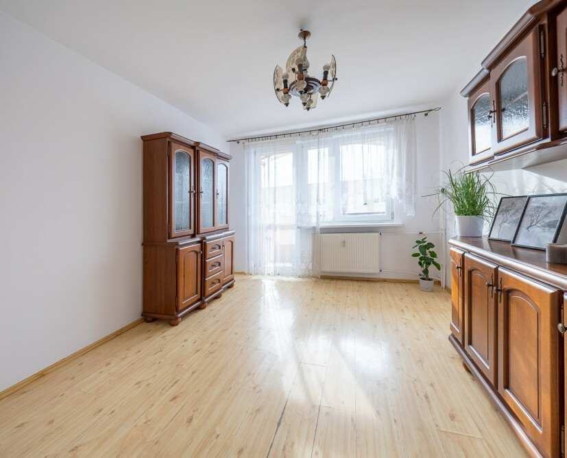 Słoneczne, dwustronne mieszkanie 46,9 m² z balkonem i ciepłą kuchnią. Gotowe do zamieszkania, po termomodernizacji. Komfort, światło i wygoda na co dzień. - 11