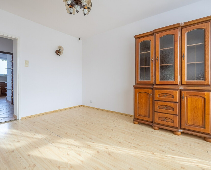 Słoneczne, dwustronne mieszkanie 46,9 m² z balkonem i ciepłą kuchnią. Gotowe do zamieszkania, po termomodernizacji. Komfort, światło i wygoda na co dzień. - 13