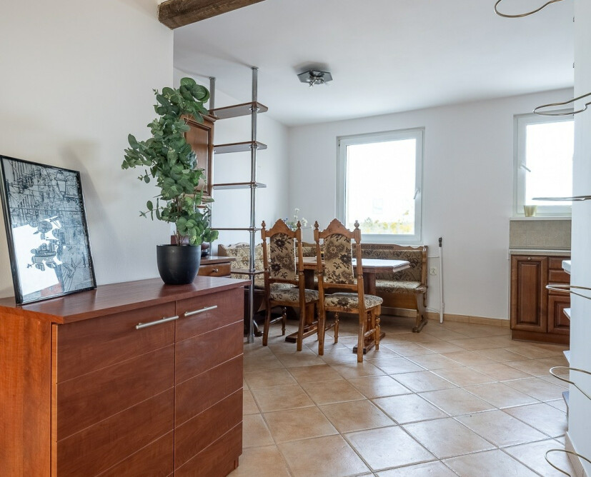 Słoneczne, dwustronne mieszkanie 46,9 m² z balkonem i ciepłą kuchnią. Gotowe do zamieszkania, po termomodernizacji. Komfort, światło i wygoda na co dzień. - 8