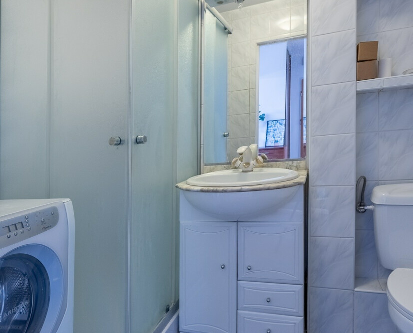 Słoneczne, dwustronne mieszkanie 46,9 m² z balkonem i ciepłą kuchnią. Gotowe do zamieszkania, po termomodernizacji. Komfort, światło i wygoda na co dzień. - 14