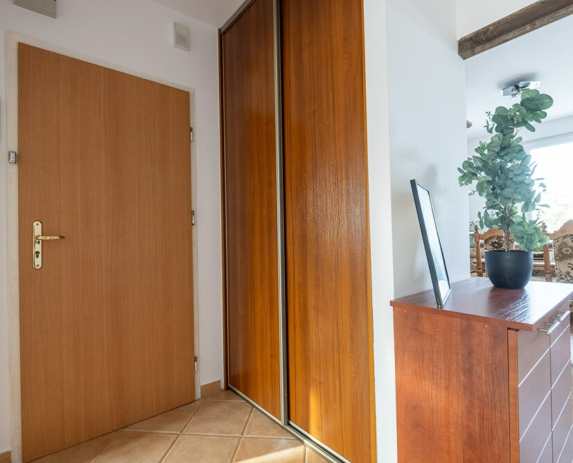 Słoneczne, dwustronne mieszkanie 46,9 m² z balkonem i ciepłą kuchnią. Gotowe do zamieszkania, po termomodernizacji. Komfort, światło i wygoda na co dzień. - 7