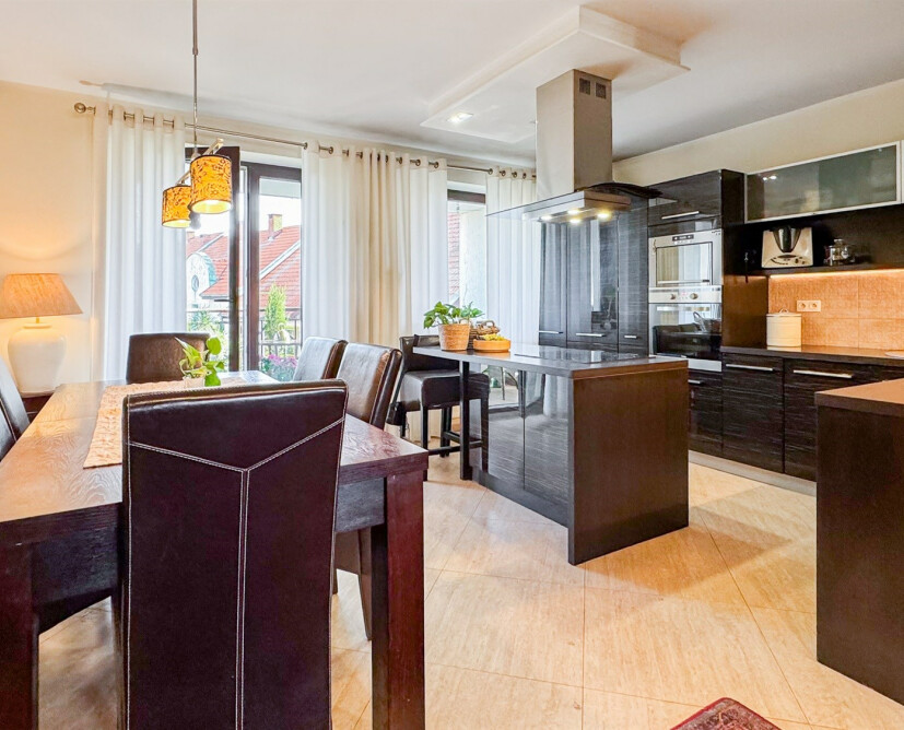 Na sprzedaż 4 pokojowe mieszkanie z dużym balkonem w Pile. - 1