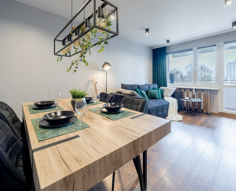 Na sprzedaż 2 pokojowe mieszkanie z dużą loggią w Pile- Zamość. - 1