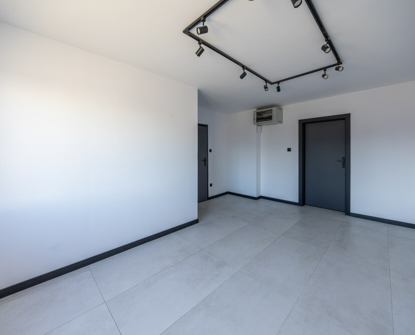 Na wynajem lokal usługowo- biurowy w Pile- Zamość. - 1