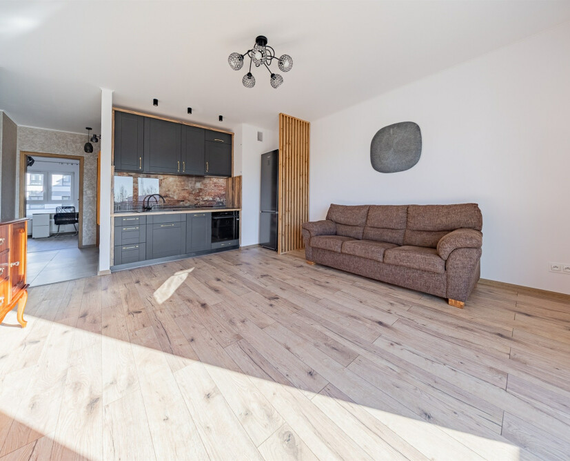 Na sprzedaż 3 pokojowy apartament z miejscem parkingowym w hali garażowej.
 - 4