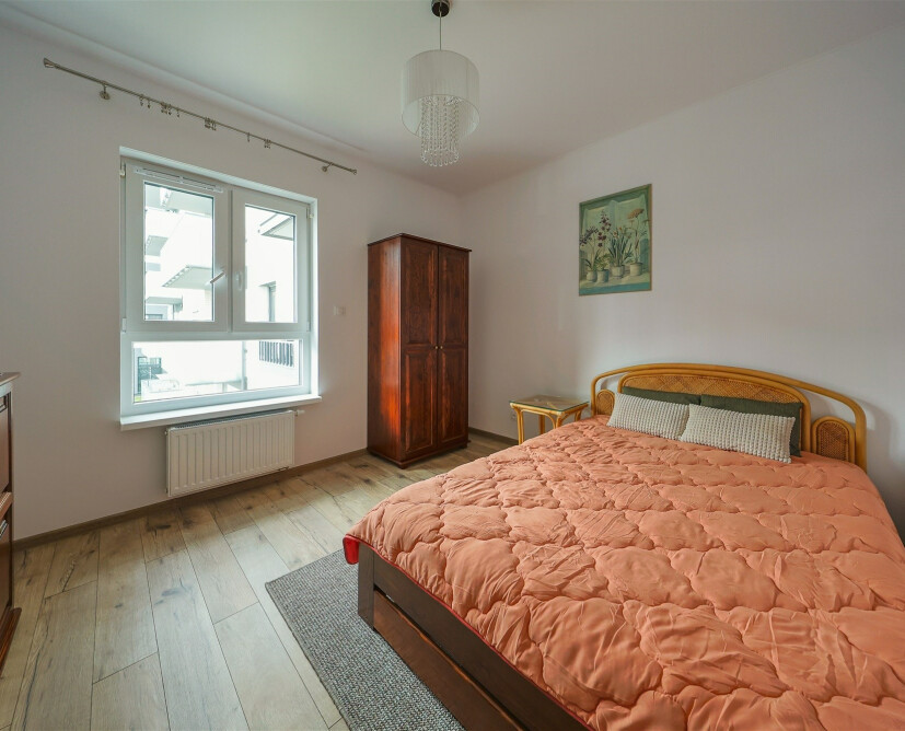 Na sprzedaż 3 pokojowy apartament z miejscem parkingowym w hali garażowej.
 - 12