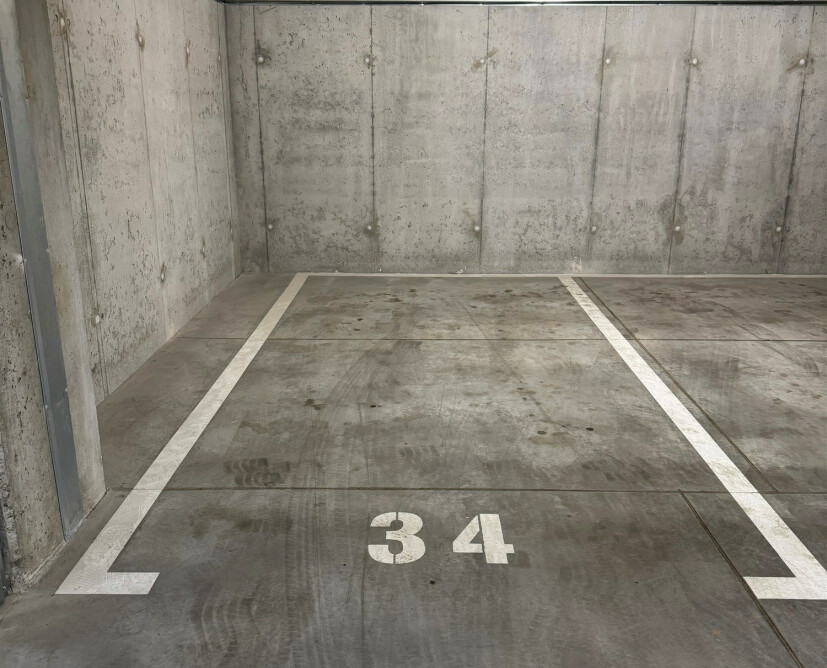 Na sprzedaż 3 pokojowy apartament z miejscem parkingowym w hali garażowej.
 - 18