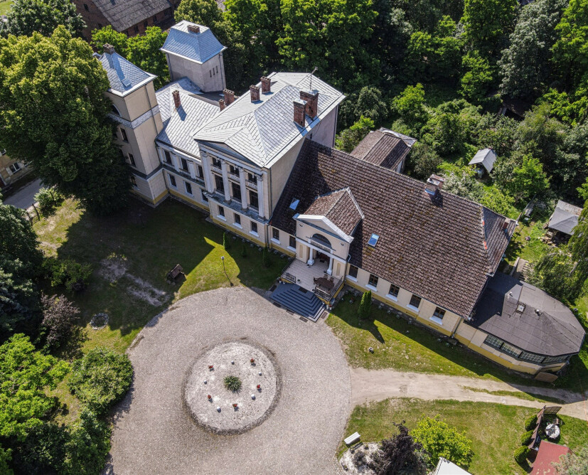 Pałac Jabłonowo na sprzedaż. Obiekt hotelowo - restauracyjny ze stawami. - 1