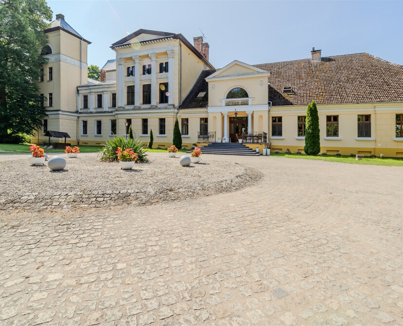 Pałac Jabłonowo na sprzedaż. Obiekt hotelowo - restauracyjny ze stawami. - 2