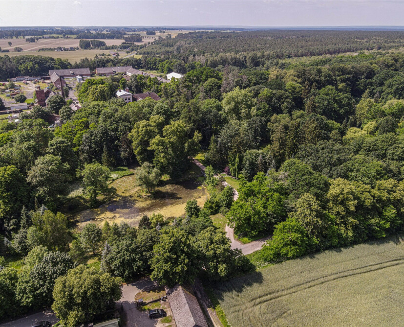 Pałac Jabłonowo na sprzedaż. Obiekt hotelowo - restauracyjny ze stawami. - 40