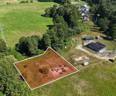2000 m² prywatności w otoczeniu lasów. Działka budowlana w Kotuniu z wydanymi warunkami zabudowy, własnym ujęciem wody i skrzynką energetyczną przy działce. Spokojna lokalizacja z szybkim dojazdem do Piły i Szydłowa. Idealne miejsce na budowę domu wśród zieleni. - 1