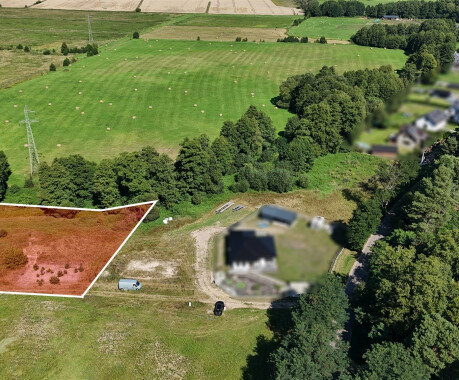 2000 m² prywatności w otoczeniu lasów. Działka budowlana w Kotuniu z wydanymi warunkami zabudowy, własnym ujęciem wody i skrzynką energetyczną przy działce. Spokojna lokalizacja z szybkim dojazdem do Piły i Szydłowa. Idealne miejsce na budowę domu wśród zieleni. - 3
