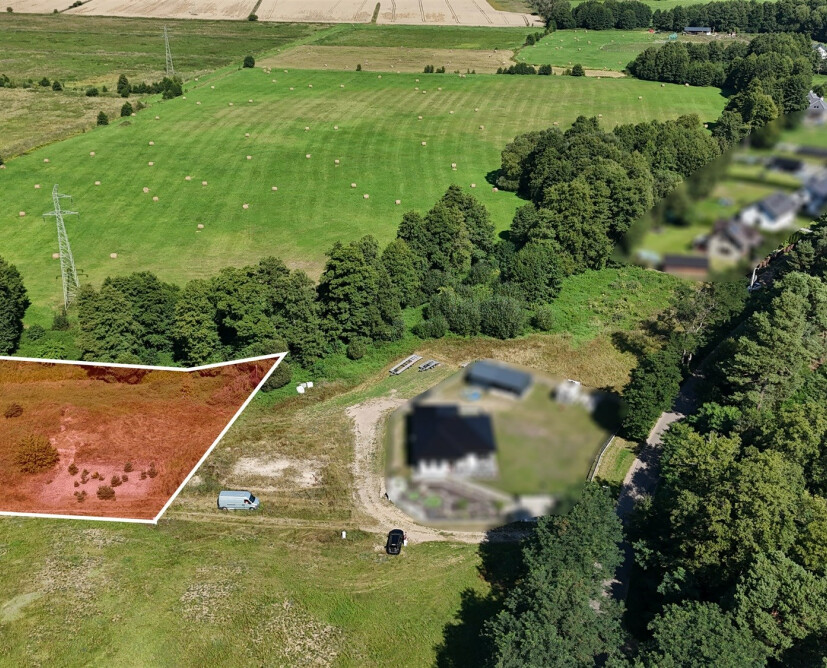 2000 m² prywatności w otoczeniu lasów. Działka budowlana w Kotuniu z wydanymi warunkami zabudowy, własnym ujęciem wody i skrzynką energetyczną przy działce. Spokojna lokalizacja z szybkim dojazdem do Piły i Szydłowa. Idealne miejsce na budowę domu wśród zieleni. - 3
